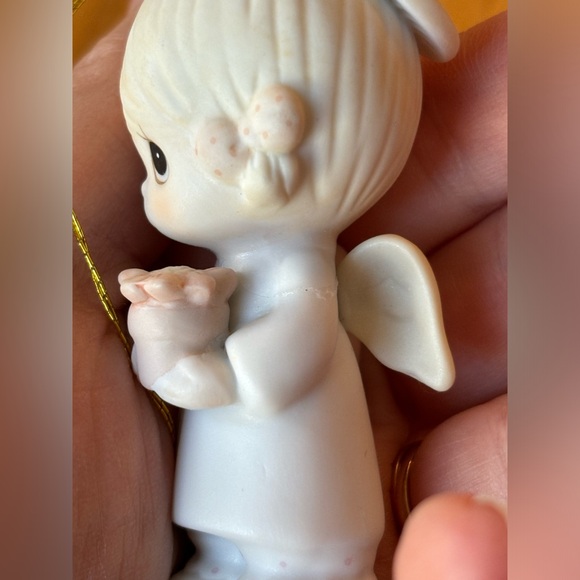 (1986) PRECIOUS MOMENTS "Angel of Mercy" Collectible 3" Figurine Ornament - Picture 6 of 8